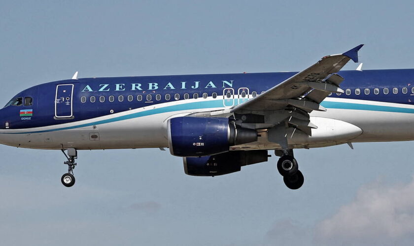 Un avion de ligne d’Azerbaïdjan Airlines s’écrase au Kazakhstan avec 67 passagers à bord