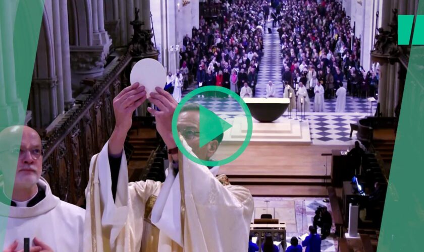 Notre-Dame de Paris a fait salle comble pour la première messe de Noël depuis l’incendie