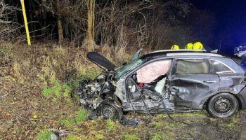 Die Frau starb noch an der Unfallstelle. Foto: -/Feuerwehr Bergheim/dpa