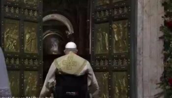 "Année sainte" à Rome : le pape célèbre Noël et lance le Jubilé 2025