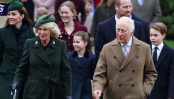 Royals spazieren gemeinsam zum traditionellen Gottesdienst