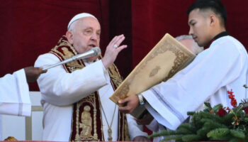 Célébrations de Noël : le pape François appelle à "faire taire les armes" dans le monde