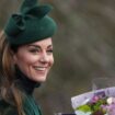 Prinzessin Kate wurde mit Blumen "überhäuft", wie der Sender Sky News kommentierte. Foto: Jon Super/AP/dpa