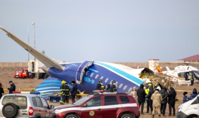 Abgestürztes Flugzeug nahe Aktau in Kasachstan