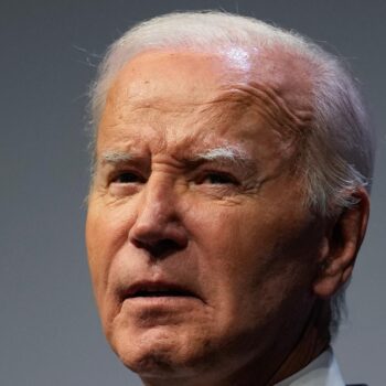 Joe Biden en déclin politique (et physique) à un mois de quitter la Maison Blanche pour laisser la place à Trump