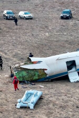 Ursache für Absturz noch unbekannt. Foto: Azamat Sarsenbayev/AP/dpa