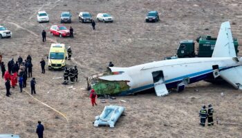 Ursache für Absturz noch unbekannt. Foto: Azamat Sarsenbayev/AP/dpa