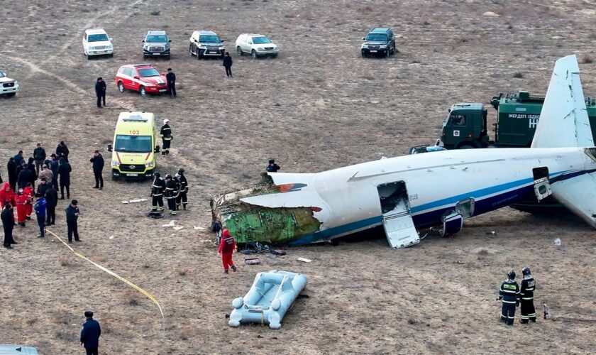 Ursache für Absturz noch unbekannt. Foto: Azamat Sarsenbayev/AP/dpa