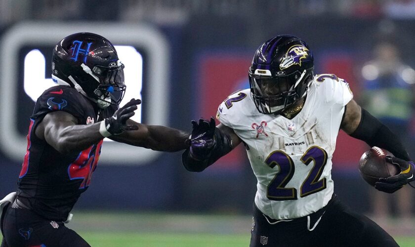 Ravens rout Texans on Christmas, inch closer to division title