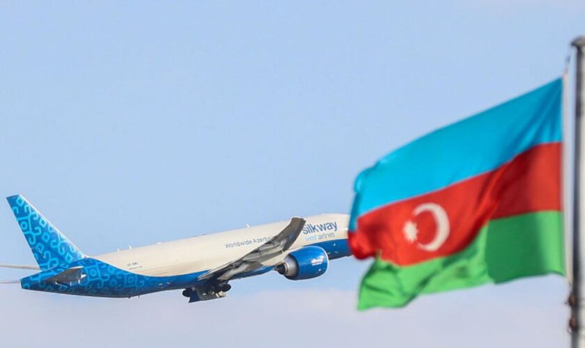 Aserbaidschanisches Passagierflugzeug in Kasachstan abgestürzt