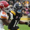 Steelers' George Pickens raises eyebrows over postgame handshakes with Chiefs stars