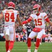 Chiefs clinch No. 1 seed, first-round bye in playoffs with dominant win over Steelers