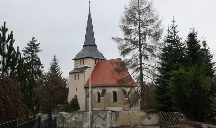 Die Kirche in Gera-Tinz erhält 112.000 Euro an Fördergeldern, mit denen in einigen Jahren die Fassade saniert werden soll. (Arch