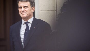 Manuel Valls au gouvernement de François Bayrou, un “coup de dés impossible”