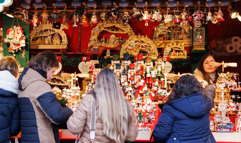 Saarbrücken ist mit dem Anklang des diesjährigen Christkindlmarktes zufrieden. (Symbolbild) Foto: Lando Hass/dpa