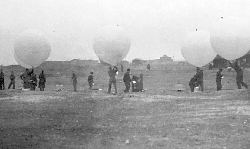 Plus de 99.000 ballons à l’assaut de l’Allemagne nazie, l’opération gonflée de l’armée britannique