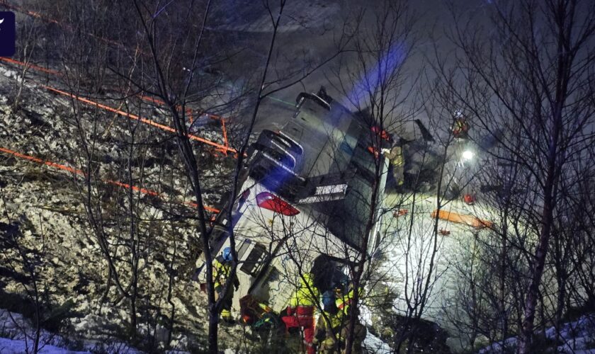 Von der Straße abgekommen: Tote und Verletzte bei Busunglück in Norwegen