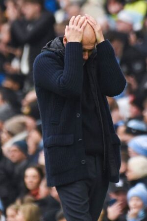 Pep Guardiola verzweifelt an der Krise von Manchester City. Foto: Rui Vieira/AP/dpa