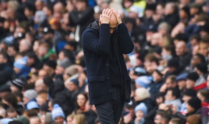 Pep Guardiola verzweifelt an der Krise von Manchester City. Foto: Rui Vieira/AP/dpa