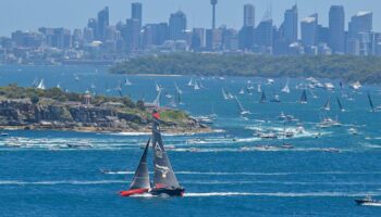 Yachts set off from Sydney Harbour to start the Sydney to Hobart yacht race. Pic: AP