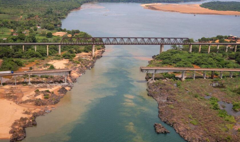 Effondrement d’un pont au Brésil : le bilan s’alourdit à huit morts et neuf personnes toujours portées disparues