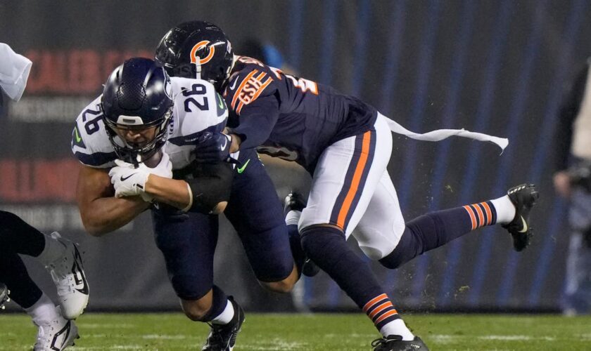 Seattle Seahawks keep hopes alive with 6-3 win over Chicago Bears