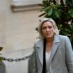 La cheffe de file des députés du Rassemblement national Marine Le Pen arrive à l'hôtel Matignon, à Paris, pour une réunion avec le nouveau Premier ministre français, François Bayrou, le 16 décembre 2024