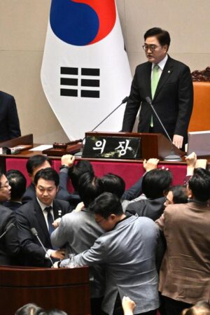 Südkorea: Parlament in Südkorea stimmt für Amtsenthebung von Han Duck Soo