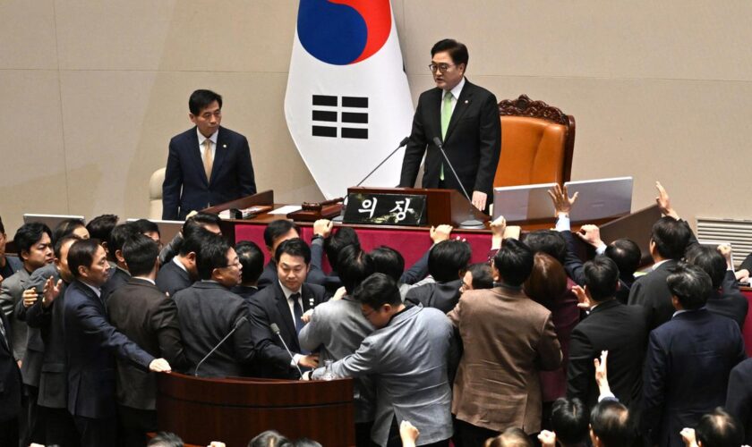 Südkorea: Parlament in Südkorea stimmt für Amtsenthebung von Han Duck Soo