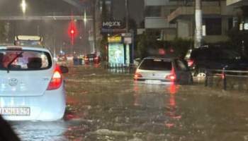 Des inondations paralysent la Grèce, la presse fustige une impréparation “surréaliste”