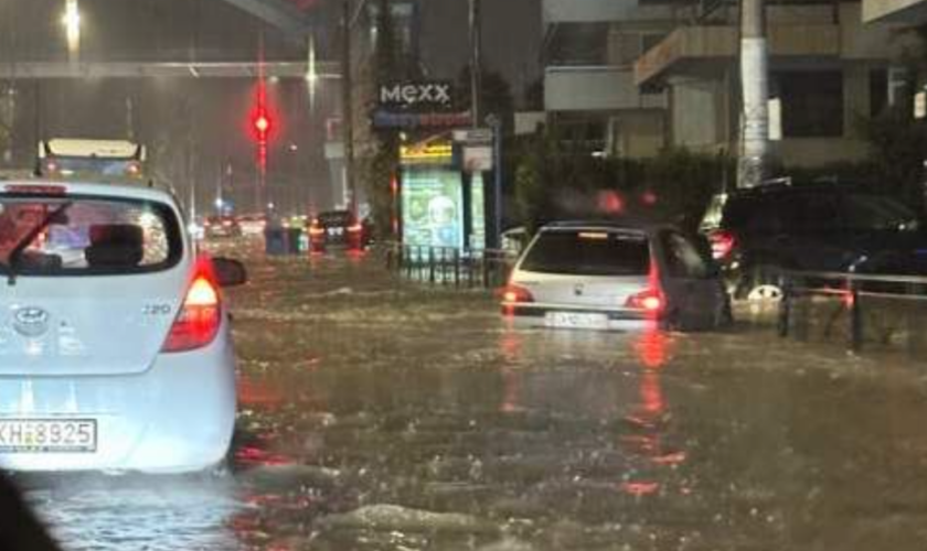 Des inondations paralysent la Grèce, la presse fustige une impréparation “surréaliste”