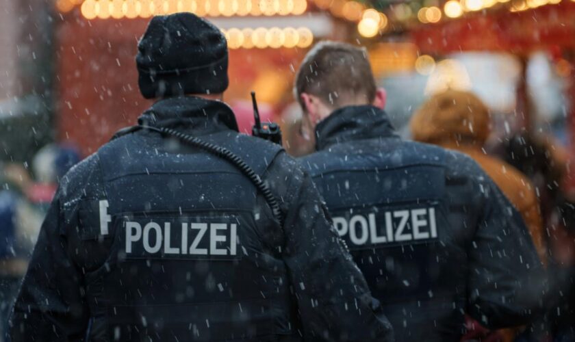 Brandenburg: Polizei nimmt Jugendlichen wegen möglicher Anschlagspläne in Gewahrsam