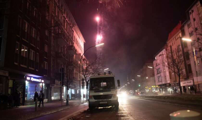 Rund 3000 Polizisten sollen Silvester-Krawalle verhindern