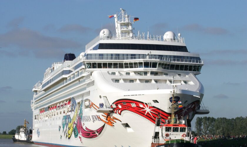 Man on vacation with family goes overboard on Norwegian cruise ship in Bahamas