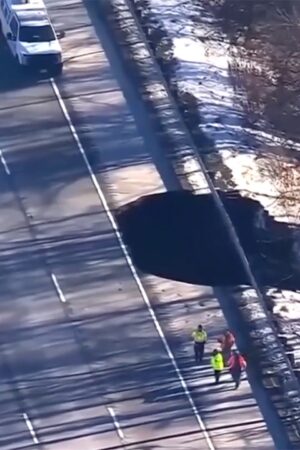 Sinkhole in New Jersey keeps I-80 closed after a section collapses into an abandoned mine