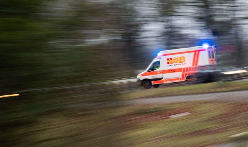 Ein Autofahrer ist bei einem Unfall im Landkreis Nordwestmecklenburg ums Leben gekommen. (Symbolbild) Foto: Julian Stratenschult