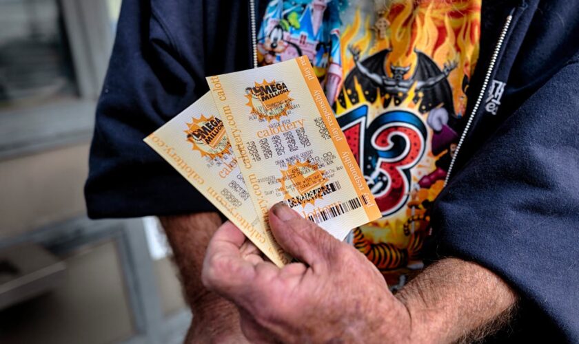 Mega Millions draws numbers for $1.22 billion jackpot