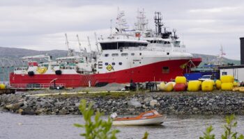 Un bateau de pêche russe dans le port de Kirkenes, le 4 juillet 2023 en Norvège