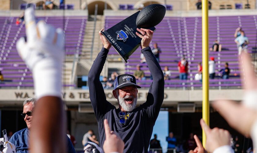 Navy denies Oklahoma victory in Armed Forces Bowl after stopping late 2-point conversion