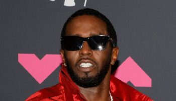 Die Haft setzt Sean "Diddy" Combs offenbar schwer zu. Laut Medienberichten soll er einen Zusammbruch im Knast erlitten haben.