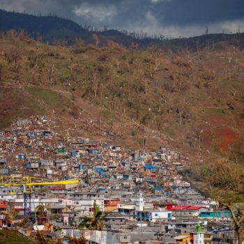 À Mayotte, le préfet François-Xavier Bieuville assure n’avoir découvert « aucun charnier » après le cyclone