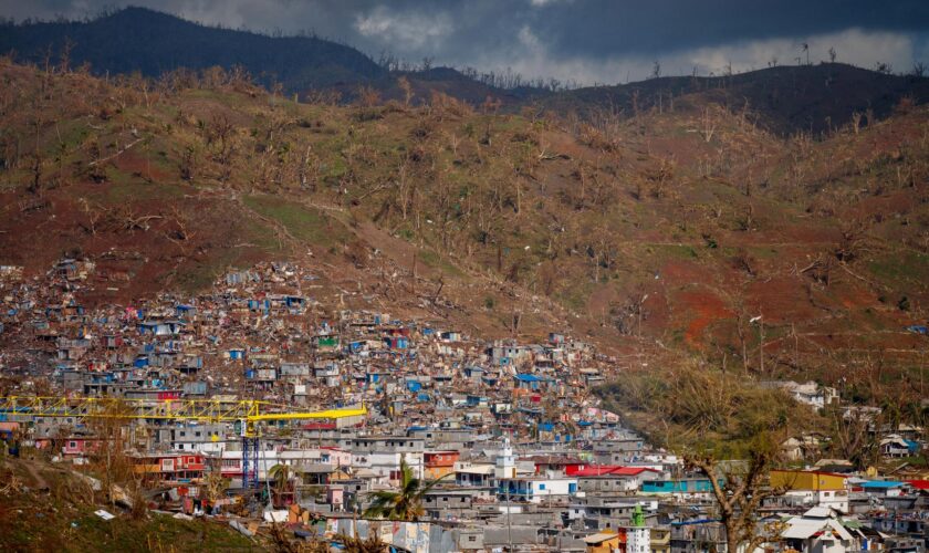 À Mayotte, le préfet François-Xavier Bieuville assure n’avoir découvert « aucun charnier » après le cyclone