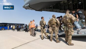 Turbulenzen über den Wolken beim Ausfliegen afghanischer Ortskräfte