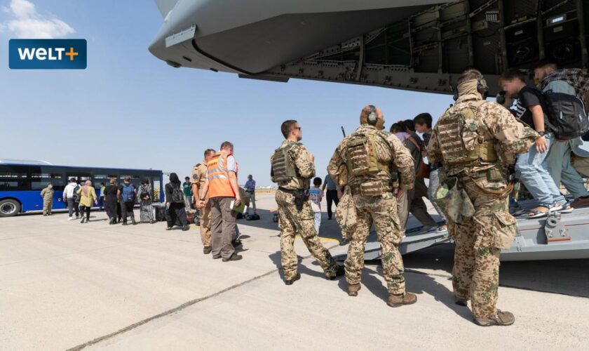 Turbulenzen über den Wolken beim Ausfliegen afghanischer Ortskräfte