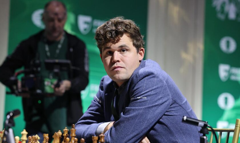 Schnellschach-WM in New York: Magnus Carlsen bricht Schach-WM wegen Kleiderordnungsverstoß ab