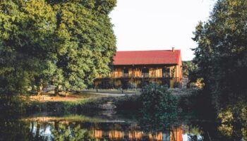 Virée entre copains à l’hôtel Le Barn, la campagne toute en élégance