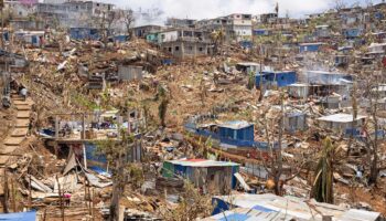 Vue du village de Vahibé, en périphérie de Mamoudzou, à Mayotte, le 24 décembre 2024