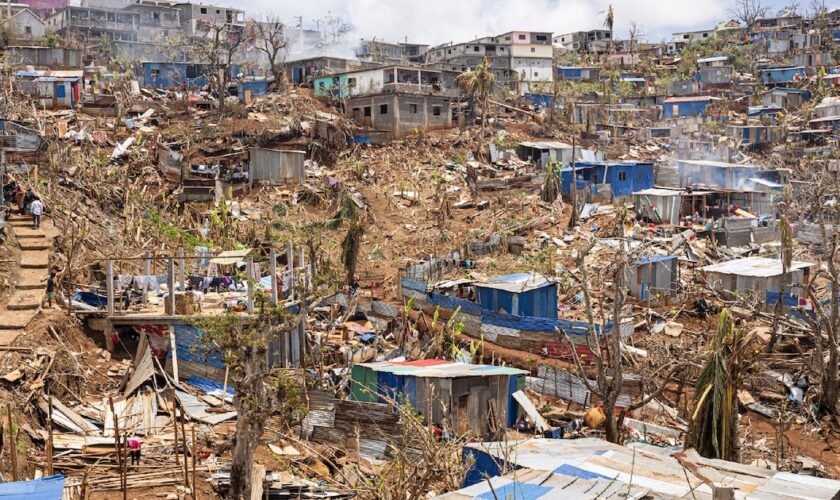 Vue du village de Vahibé, en périphérie de Mamoudzou, à Mayotte, le 24 décembre 2024