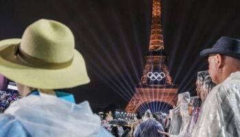 Olympia 2024 in Paris: Wie die SPIEGEL-Reporter mit Gianni Infantino im Regen ausharrten