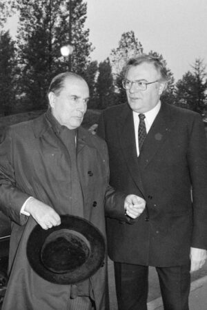 1983. Mitterrand et le dilemme de la rigueur : « changer la vie » ou « tenir la monnaie » ?